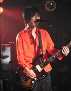 アンコールで最初に観客に挨拶をしたのは対馬。「アンコールありがとう。ぶちうれしいわ」と覚えたての山口弁で喜びを表現してオーディエンスを沸かせた（写真は光村）。