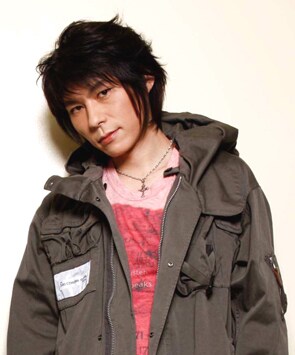 日本代表選手・稲本潤一と親交が深く、彼の後援会長も務めているというTAKUYA。