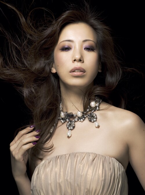 番組オフィシャルサイトでは、50人全員のコメントの一部を先行公開している（写真は古内東子）。