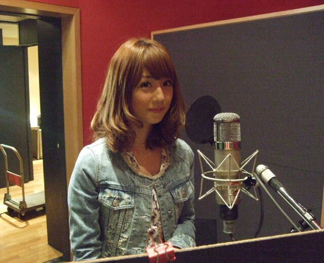 こりん星なまりの関西弁で萌える雰囲気を作り上げたゆうこりん。ちなみに、ブログ「小倉優子の こりん星のお食事って？」では、地球の食物に果敢に挑むゆうこりんの姿を見ることができる。