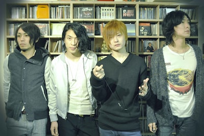 「笑えないよ」はiTunes Storeやレコチョクなどで配信中。