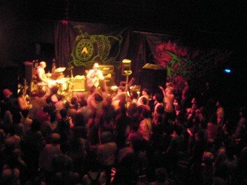 アンダーグラウンドなアーティストが東京大学に集結し、2日間にわたりライブを繰り広げる「東京BOREDOM in 東京大学 2010」。写真は前回の様子。