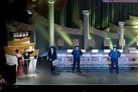 投票結果が司会の徳光和夫、木佐彩子のもとへ。