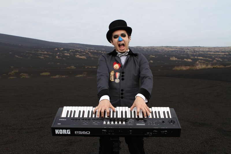 PS60を弾くH ZETT M。