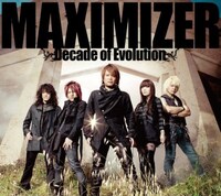 アルバム「MAXIMIZER～Decade of Evolution～」（写真）には全12曲を収録。