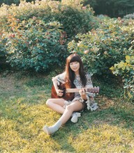 持田香織はアントニオ猪木の初主演でも話題の辻仁成監督映画「ACACIA-アカシア-」に、主題歌「アカシア」を提供している。