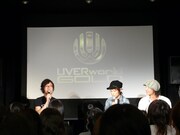 3Dビデオクリップにまつわるトークを展開するUVERworld。