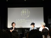 3Dビデオクリップにまつわるトークを展開するUVERworld。