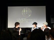 3Dビデオクリップにまつわるトークを展開するUVERworld。