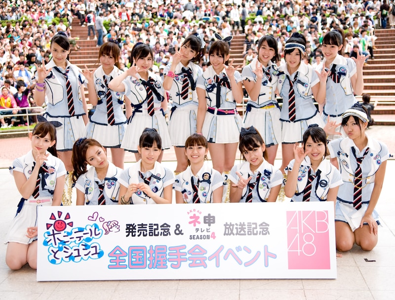 フォトセッションでは約8000人のファンと一緒に記念撮影。