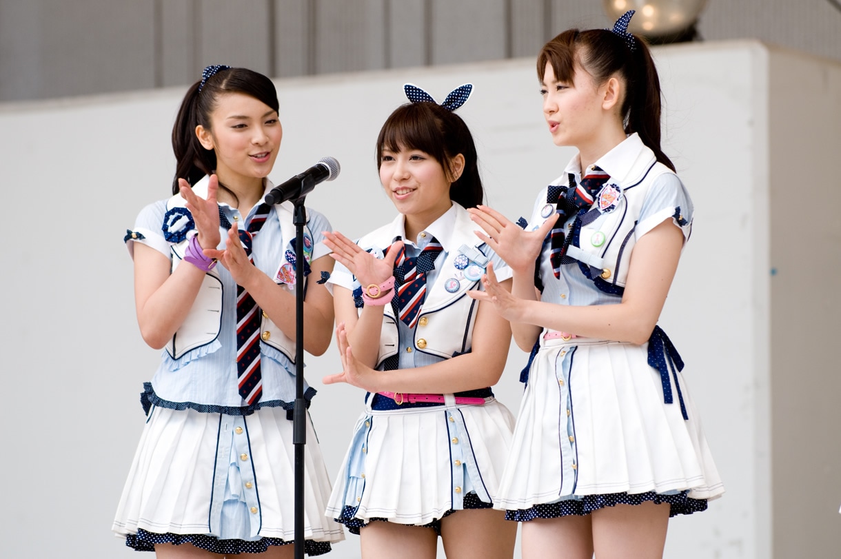 大島優子、前田敦子、高橋みなみ（写真左から） - AKB48シングル発売