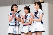 秋元才加、河西智美、小嶋陽菜（写真左から）