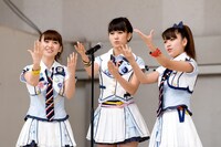 大島優子、前田敦子、高橋みなみ（写真左から）