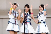 宮澤佐江、北原里英、峯岸みなみ（写真左から）