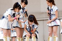 即興劇では「はんにゃさんのスタイルを目指した」という高橋みなみ（写真右から2番目）。しかし仕上がりは「ハリセンボン」風に。