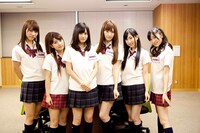 「AKB48 ネ申テレビ シーズン4」第1回に出演する高城亜樹、高橋みなみ、前田敦子、小嶋陽菜、片山陽加、指原莉乃（写真左から）。(C)東北新社