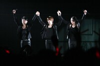 写真は「JUNSU/JEJUNG/YUCHUN THANKSGIVING LIVE IN DOME」の模様。