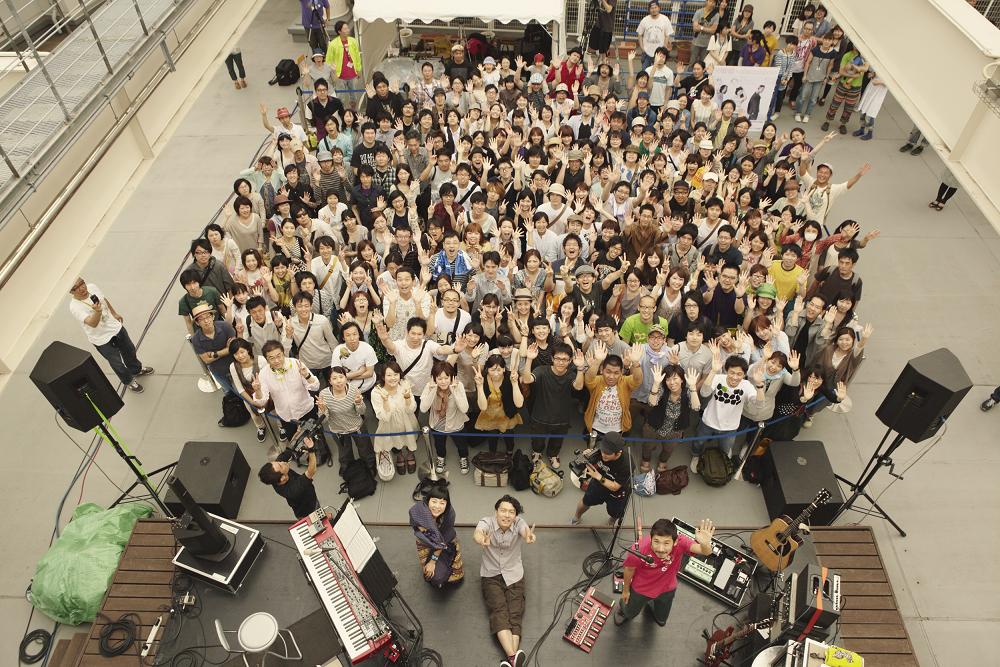 クラムボンとファン200人。