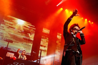 「Hilcrhyme TOUR 2010『リサイタル～アンコール～』」は、MC TOCの急性声帯炎による振替分を含め残り6公演行われる（写真は6月12日のライブの模様）。