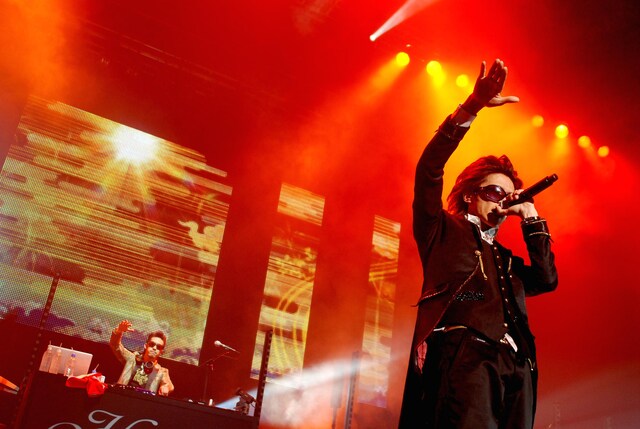 「Hilcrhyme TOUR 2010『リサイタル～アンコール～』」は、MC TOCの急性声帯炎による振替分を含め残り6公演行われる（写真は6月12日のライブの模様）。