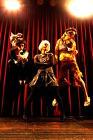 N'夙川ボーイズ。左からマーヤ、リンダ、シンノスケ。