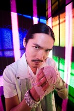 B-BOYをニヤリとさせるDEXPISTOLSのトラックにZeebraのラップが絡む「FIRE feat. Zeebra」。エレクトロとヒップホップが見事な融合を果たしている。