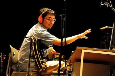 民生のオリジナルアルバムは2008年1月リリースの「Fantastic OT9」以来約2年半ぶり。Ki/oon Records移籍後初のアルバムでもある（写真は「ひとりカンタビレ」でのライブの模様）。