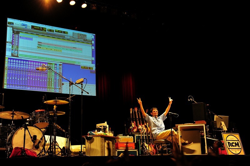 「ひとりカンタビレ」でのライブの模様。