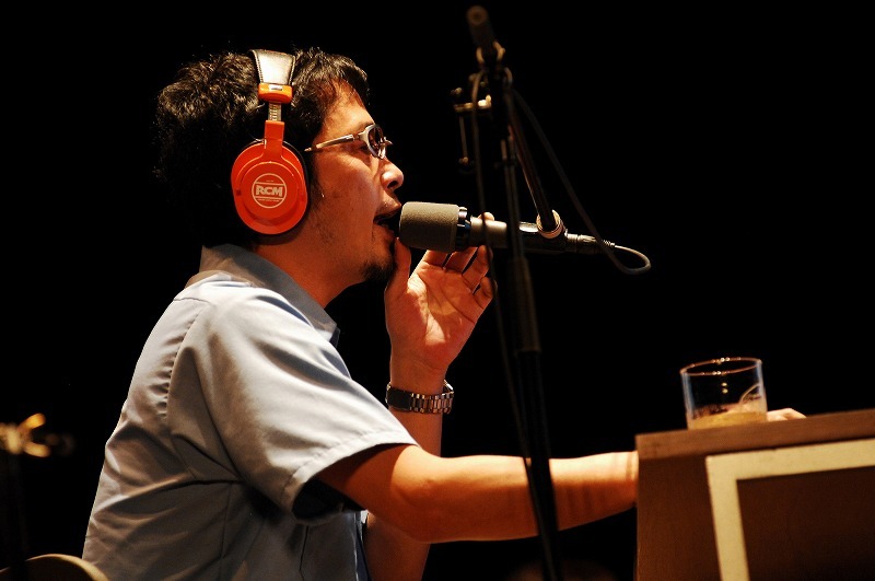 「ひとりカンタビレ」でのライブの模様。