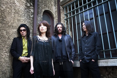 写真はBXI（Boris & Ian Astbury）。ミニアルバムのアートワークはBorisの盟友スティーヴン・オマリー（SUNN O))), KTL）が手掛けた、両者の音を美しくも神秘的に可視化した作品となる予定。