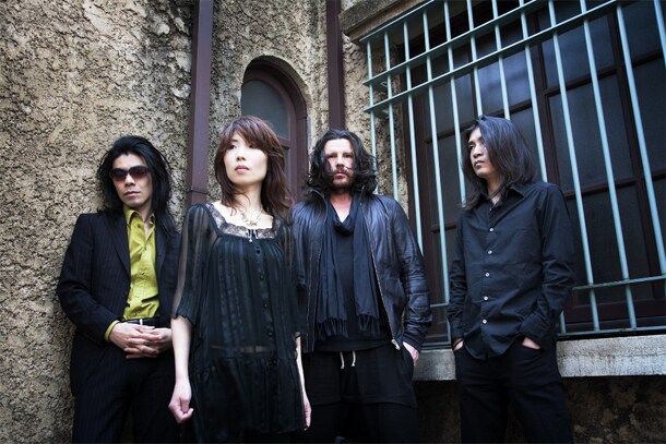 写真はBXI（Boris & Ian Astbury）。ミニアルバムのアートワークはBorisの盟友スティーヴン・オマリー（SUNN O))), KTL）が手掛けた、両者の音を美しくも神秘的に可視化した作品となる予定。