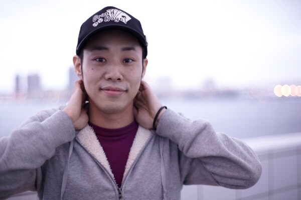 今回は日曜開催のため開演は17時と早めの時間に（写真は環ROY）。