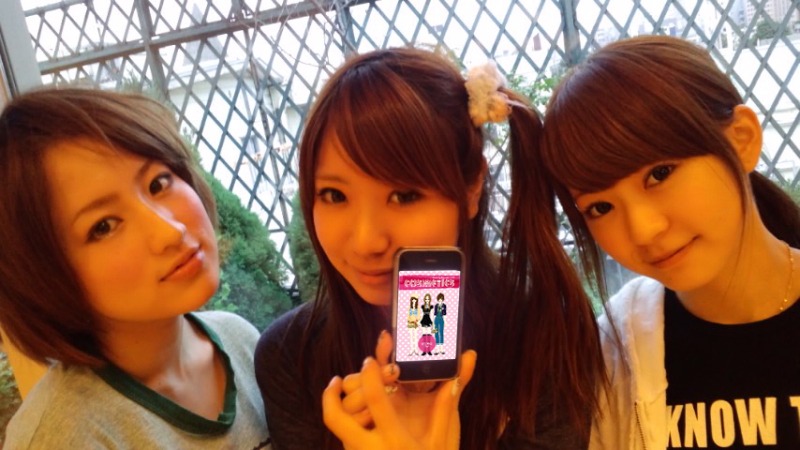 2008年のプロジェクト開始時より、TwitterやUstreamなど旬なメディアをいち早く取り入れてきたCOSMETICS。今回のアプリも大きな話題を集めそうだ。