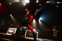 GLAYは新レーベル「loversoul music & associates」より、9月にニューシングルをリリースする。年内にはオリジナルアルバムを発表予定。