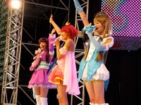 写真は6月19日の「次世代ワールドホビーフェア '10 SUMMER」でのパフォーマンスの様子。