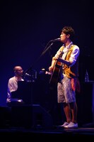 本日のバンドメンバーについて「この人たちがいなければアルバムができなかったと言っても過言ではない」と語った直太朗。