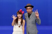 MCの中島ヒロト（写真右）とたかみなの父は同い年とのこと。これについて、たかみなは「うちのお父さん、こんなにカッコよくないですよ」と中島を気遣ってみせた。