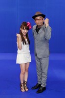 大阪の印象を訊ねると、たかみなは「大阪は大好きなんですよ。たこやきもお好み焼きも食べたいですね。食べ歩きしつつも、大阪城とか、カニ道楽とか見てみたいです。来る機会はあってもなかなか街歩きする機会がないので……（中島に向かって）ぜひご案内を」とコメント。すると、中島が「大阪のお父さんが何でも食べさせてあげるよ！」と答え、笑いを誘った。