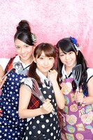 写真左から秋元才加、大島優子、峯岸みなみ。(C)スカパー！