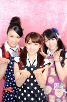 写真左から秋元才加、大島優子、峯岸みなみ。(C)スカパー！