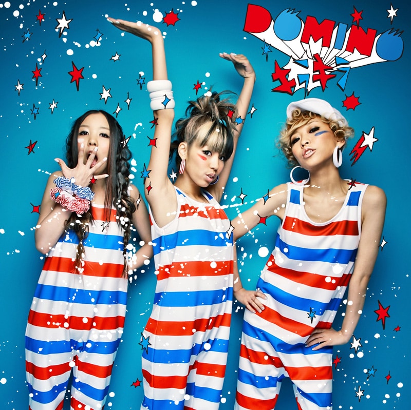 写真はシングル「キラキラ」ジャケット。ちなみに本日の「DOMINO area」では、メンバーがこのトリコロールカラーの衣装で登場するかも？ とのこと。