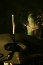 ツアーファイナルでの森田ケーサク（Dr）。(c)susie