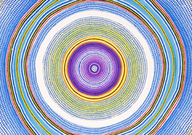 写真はGOMAが描いた絵画作品。