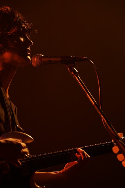 氏原ワタル（Vo,G）(c)susie