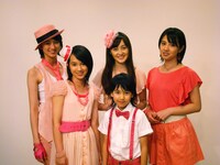 アイドルファンから高い注目を集めるbump.y。松山メアリ（写真後列中央）は「ライブでたくさんの方にお会いして、一緒に『voice』を歌いたいです！」と意気込みを語った。