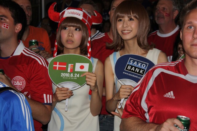 北欧の風に乗って日本にやってきたバニラビーンズは、W杯も日本ではなくデンマークを応援。自ら打診し、応援歌「Re-Sepp-ten」を提供したが、直接対決の結果は1-3でデンマーク敗戦。