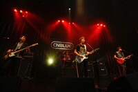 写真は先日行われたレコ発ライブの模様。