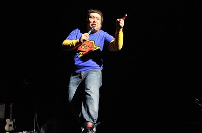 前説を務めたガリガリガリクソンは「僕、今日のチケット買ってあったんですよ！ でも仕事で入るって言われたから『出ます！』って即答して、チケットはヤフオクで半値で売りました（笑）」と暴露。