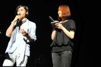 ミ・ドンシンと女性通訳