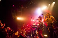 東京・代官山UNITで行われたレコ発ライブの模様。